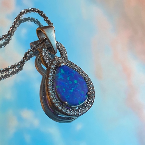 Peruvian Blue Opal pendant and chain - Picture 2 of 3